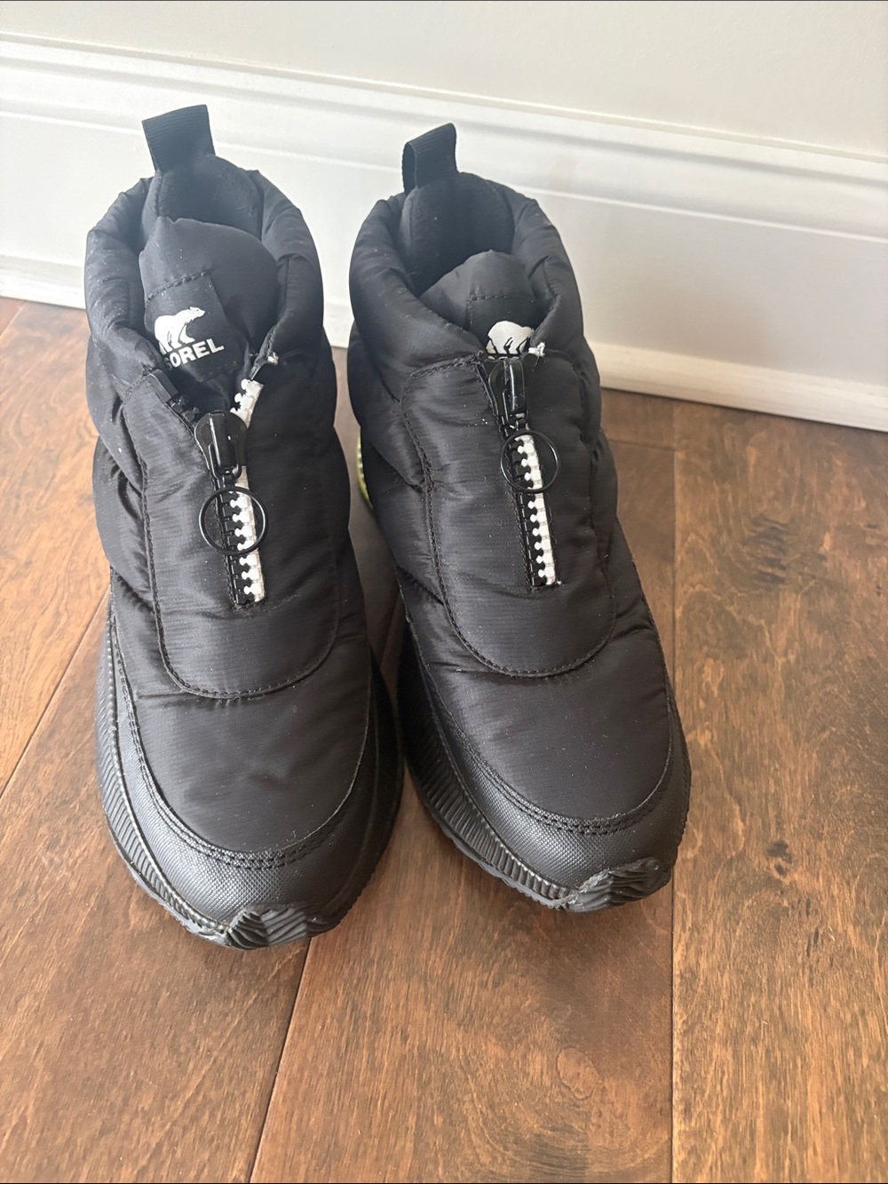 Sorel Women’s Black Puffer Zip Winter Boots size 10